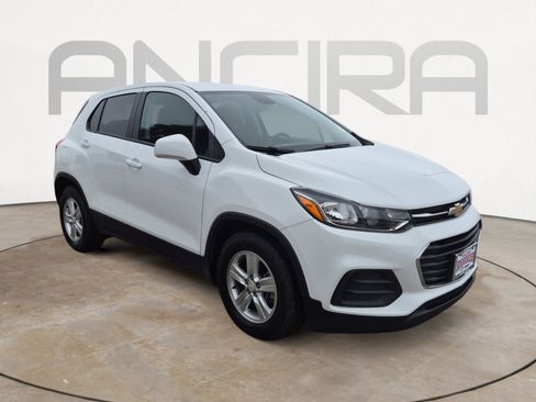 Used 2022 Chevrolet Trax LS w/ Tint and Cruise Package FWD image 5