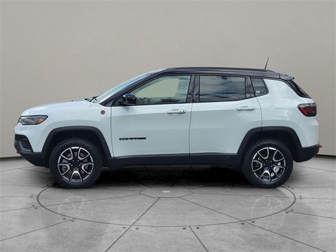 Certified 2024 Jeep Compass Trailhawk w/ Trailhawk Elite Group image 9