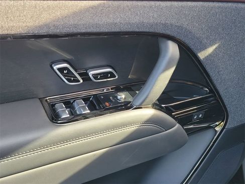 Used 2023 Land Rover Range Rover Sport SE Dynamic image 24