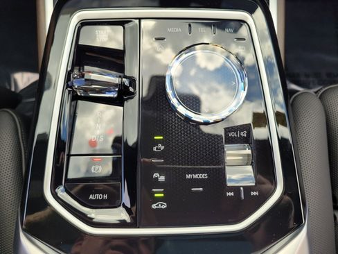 New 2026 BMW 750e xDrive w/ Executive Package image 24