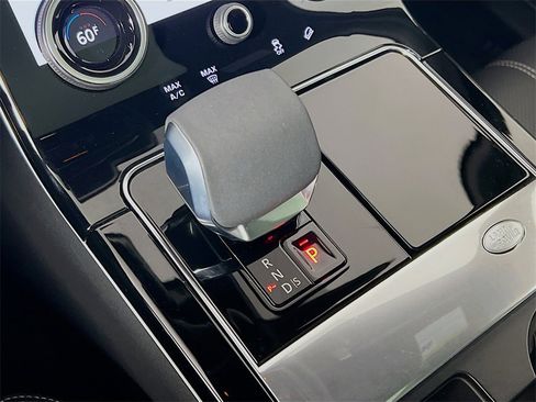 Used 2023 Land Rover Range Rover Velar R-Dynamic S image 17