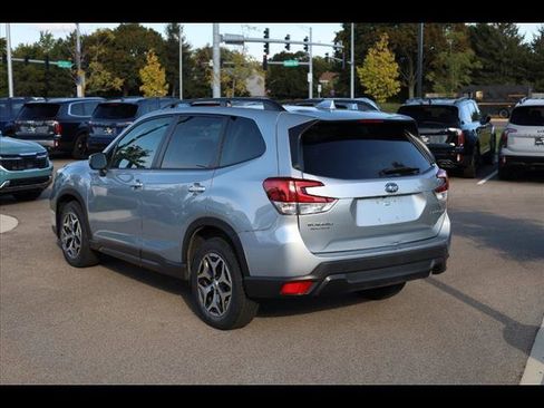 Used 2021 Subaru Forester Premium image 4
