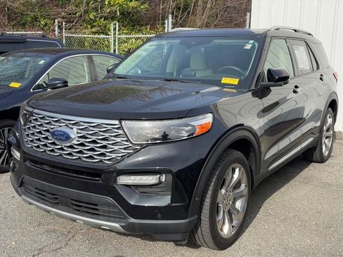 Used 2020 Ford Explorer Platinum w/ Premium Technology Package image 2