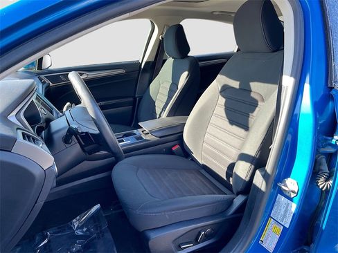 Used 2020 Ford Fusion SE image 11