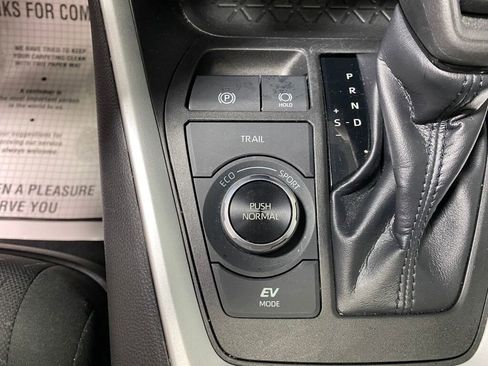 Used 2022 Toyota RAV4 XLE image 13