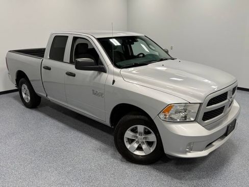 Used 2018 RAM 1500 Express AWD/4WD image 32