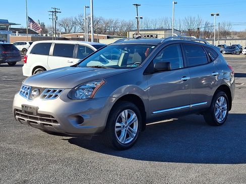 Used 2015 Nissan Rogue S w/ Convenience Package AWD/4WD image 3