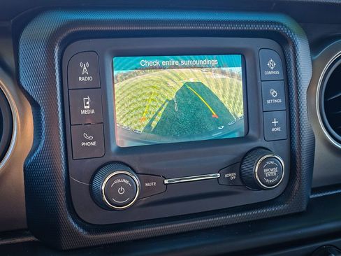 Certified 2021 Jeep Wrangler Willys image 21