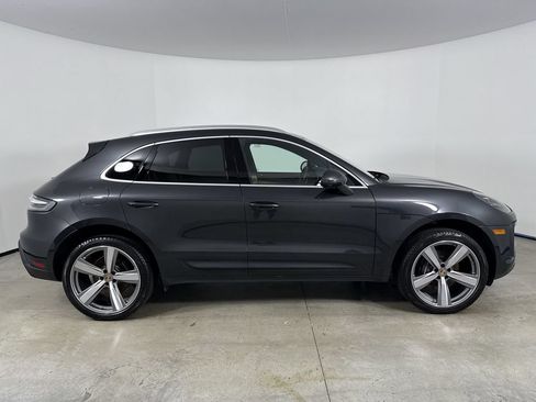 Certified 2024 Porsche Macan AWD/4WD image 8