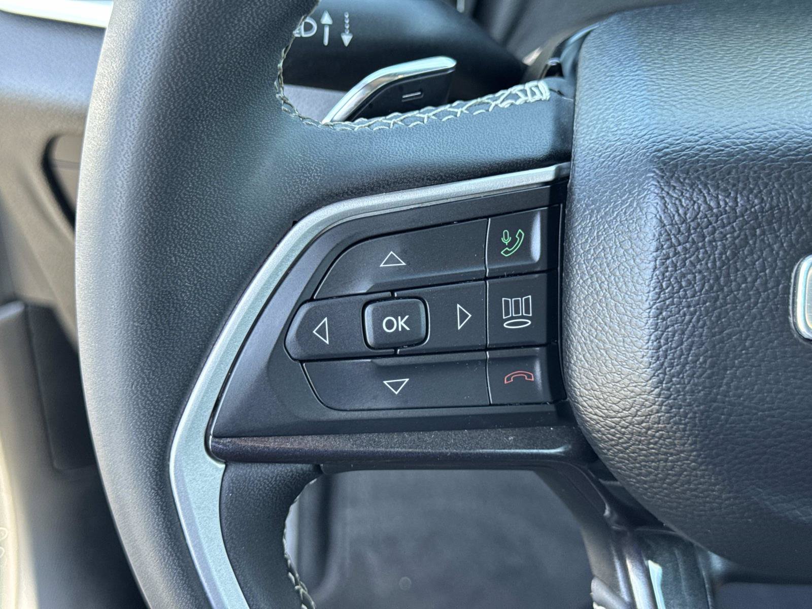 Used 2023 Jeep Grand Cherokee L Laredo AWD/4WD image 11
