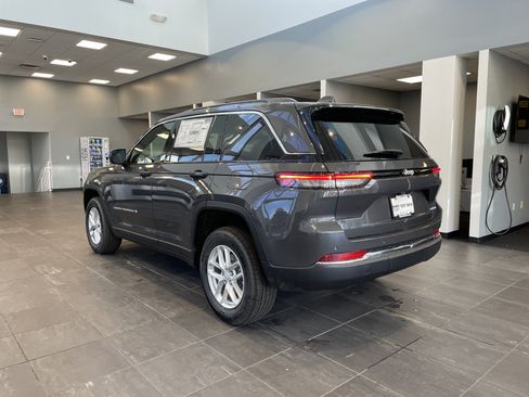 New 2025 Jeep Grand Cherokee Laredo X w/ Luxury Tech Group I RWD image 8