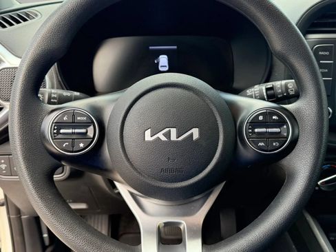 Used 2023 Kia Soul LX w/ LX Technology Package FWD image 10