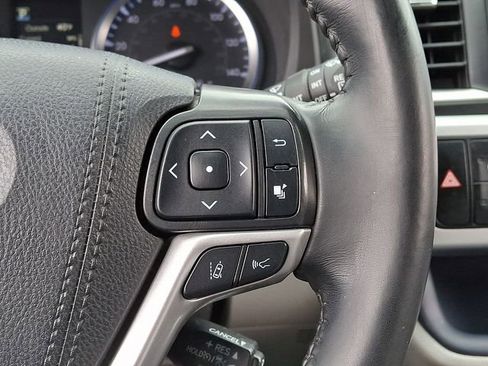 Used 2019 Toyota Highlander XLE image 24