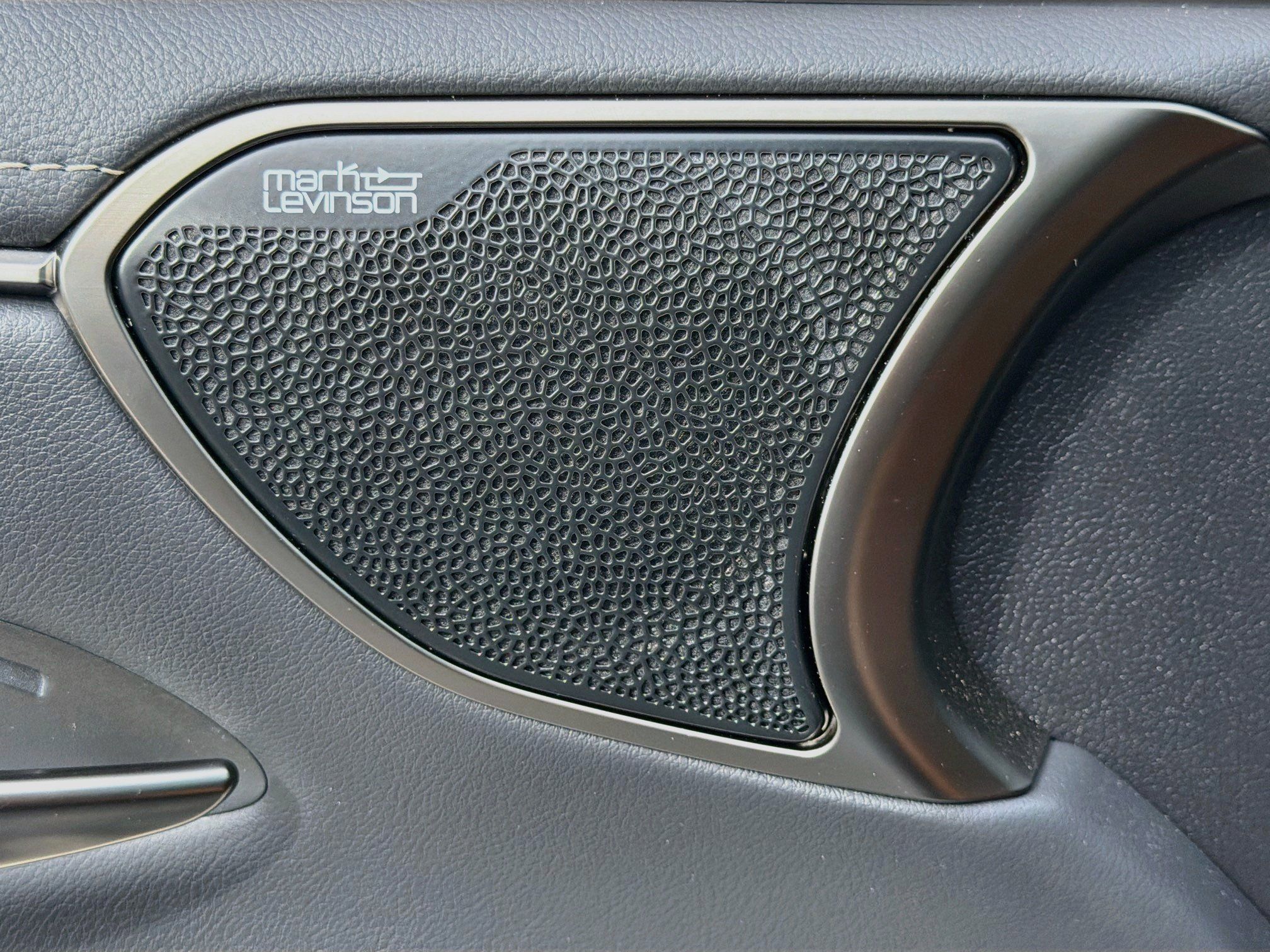 Used 2025 Lexus ES 350 w/ Luxury Package FWD image 19
