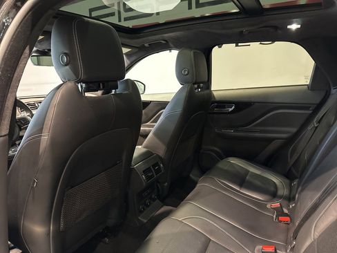 Used 2019 Jaguar F-PACE R-Sport image 33