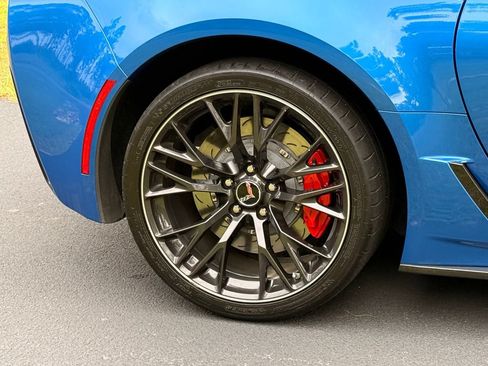 Used 2015 Chevrolet Corvette Z06 RWD image 12