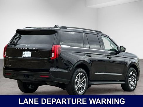 Used 2025 Ford Expedition Active AWD/4WD image 5