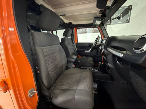 Used 2012 Jeep Wrangler Unlimited Sahara AWD/4WD image 14