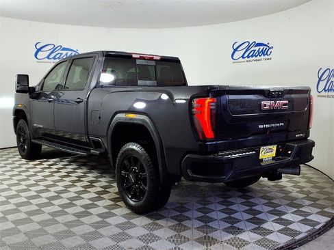 Used 2025 GMC Sierra 2500 AT4 w/ AT4 Premium Plus Package image 2