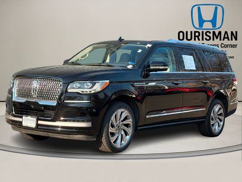 Used 2022 Lincoln Navigator L Reserve AWD/4WD image 2