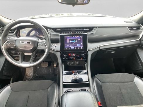 Used 2023 Jeep Grand Cherokee L Laredo RWD image 15