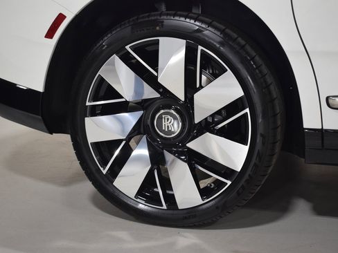 New 2026 Rolls-Royce Cullinan image 14