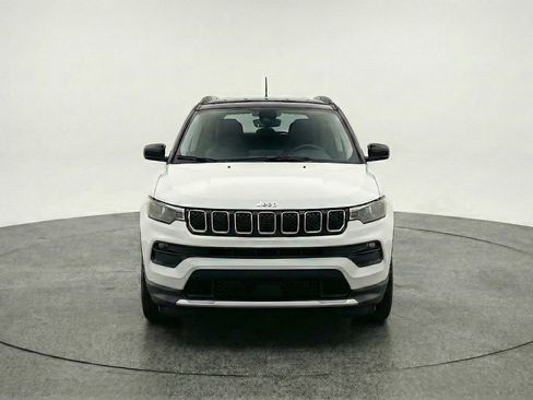 Used 2025 Jeep Compass Limited AWD/4WD image 2