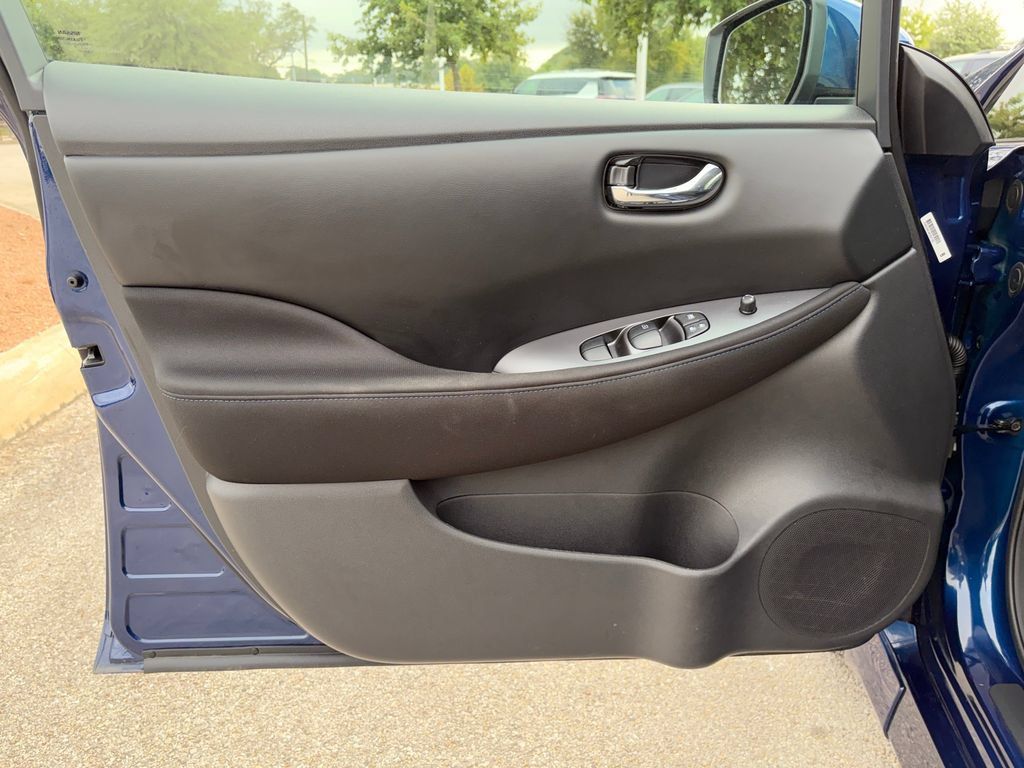 Used 2025 Nissan Leaf S FWD image 19