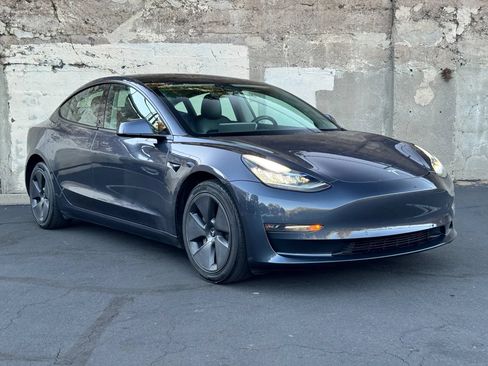Used 2022 Tesla Model 3 Long Range AWD/4WD image 3