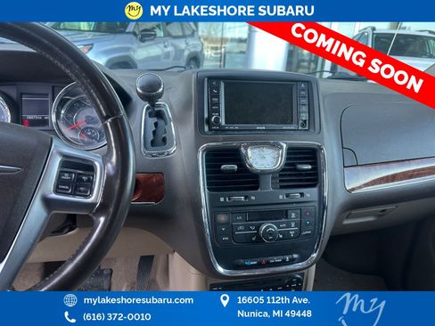 Used 2011 Chrysler Town & Country Touring-L w/ Entertainment Group #2 image 10