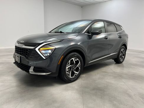 Used 2024 Kia Sportage LX image 3