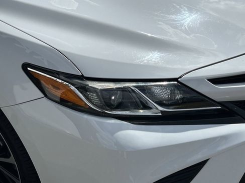 Used 2019 Toyota Camry image 8