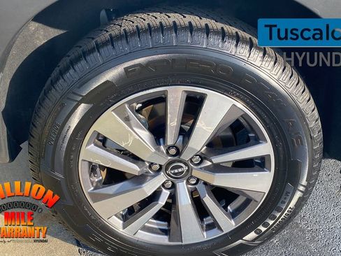 Used 2023 Nissan Pathfinder SL image 9