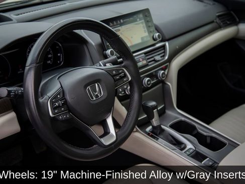 Used 2018 Honda Accord Touring image 17