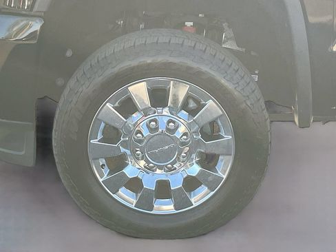 Used 2019 GMC Sierra 2500 Denali w/ Duramax Plus Package AWD/4WD image 32