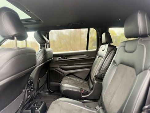 Used 2023 Jeep Grand Cherokee L Laredo AWD/4WD image 23