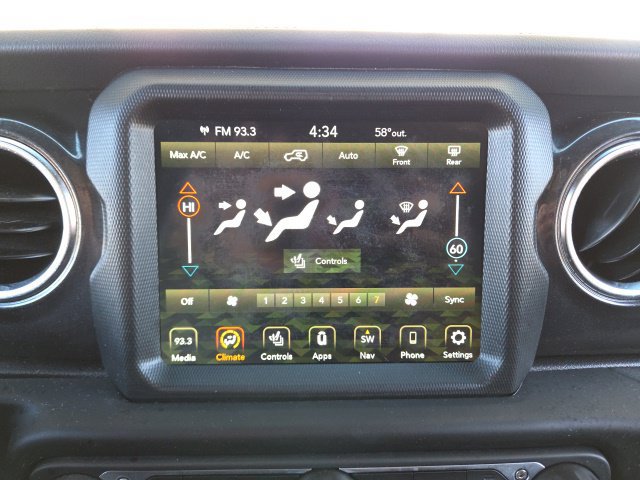 Used 2022 Jeep Wrangler Unlimited Sahara AWD/4WD image 12