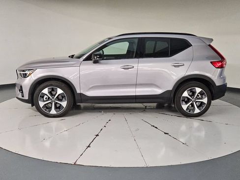 Certified 2026 Volvo XC40 B5 Plus AWD/4WD image 5