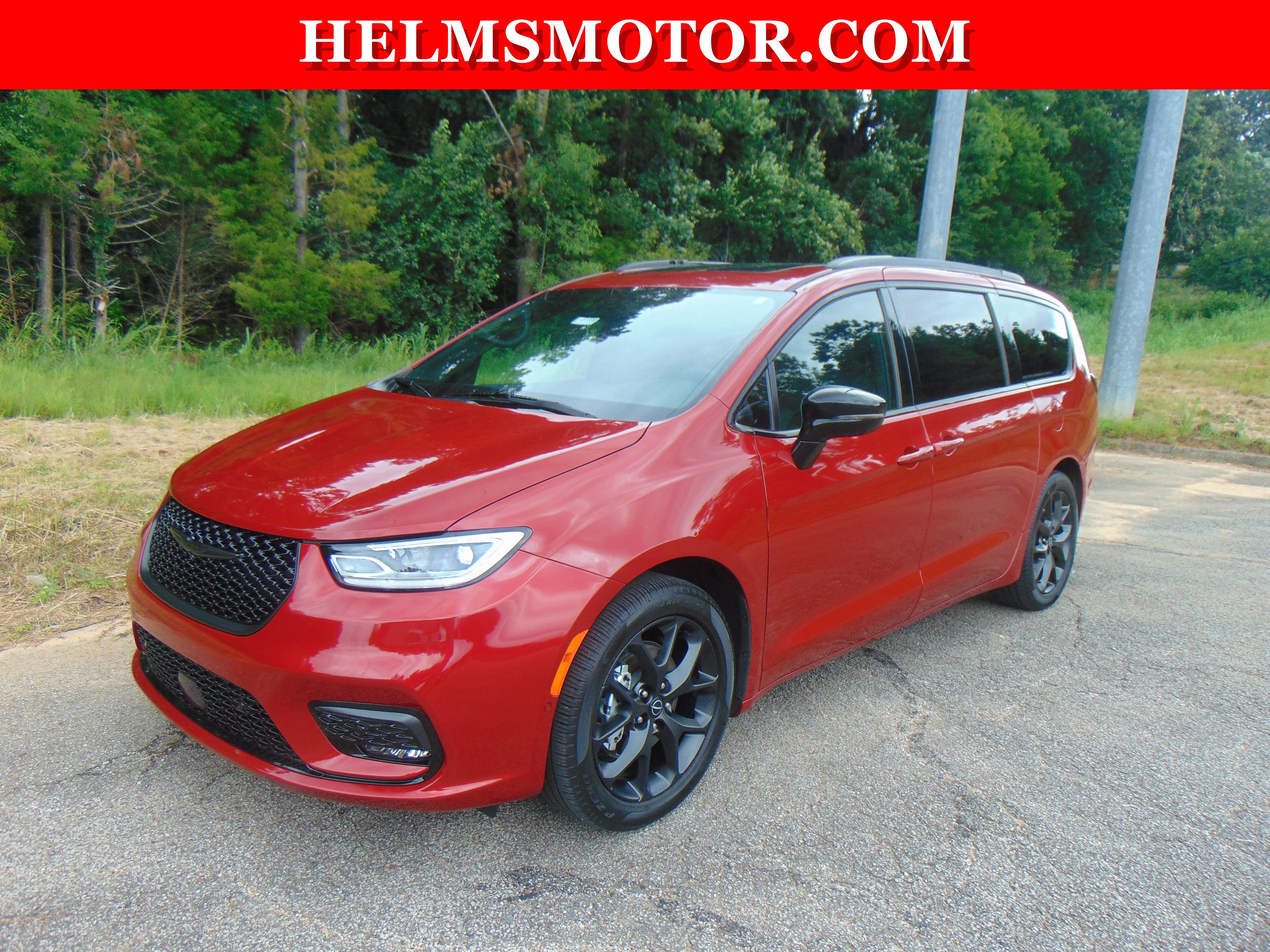 Certified 2025 Chrysler Pacifica Limited FWD image 8
