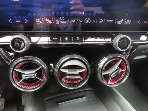 Used 2025 Chevrolet Blazer EV RS AWD/4WD image 28