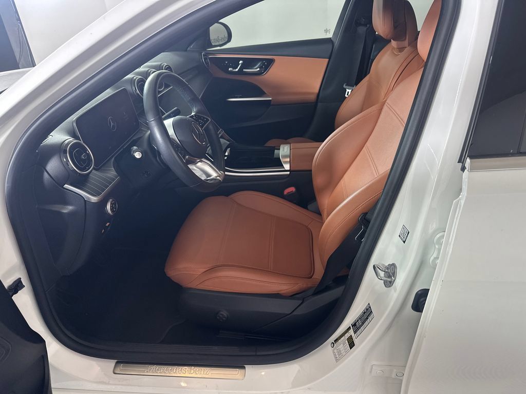 Used 2023 Mercedes-Benz C 300 Sedan image 3