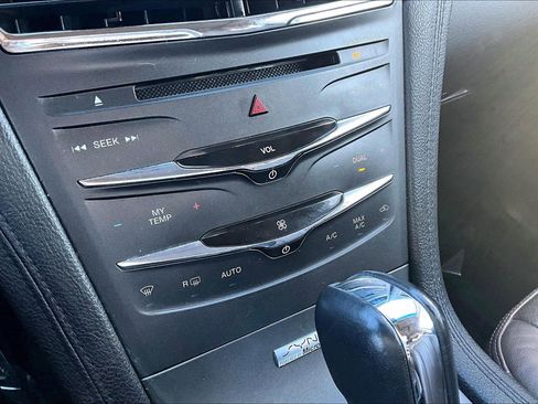 Used 2013 Lincoln MKT AWD image 33