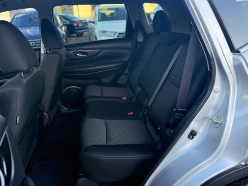 Used 2018 Nissan Rogue SV image 17