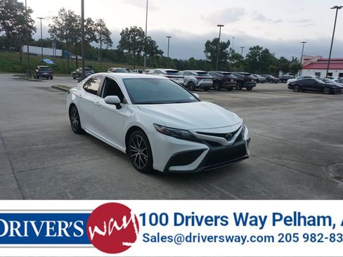 Used 2024 Toyota Camry SE FWD image 1