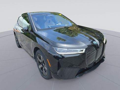 Used 2024 BMW iX xDrive50 w/ Premium Package AWD/4WD image 3