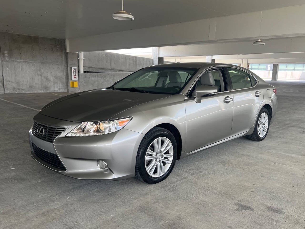 Used 2015 Lexus ES 350 w/ Premium Package FWD image 18