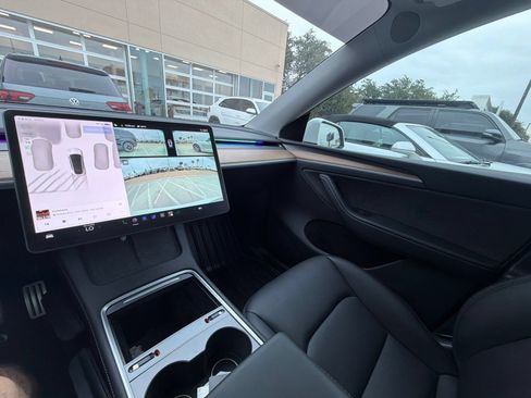 Used 2024 Tesla Model Y Performance AWD/4WD image 19