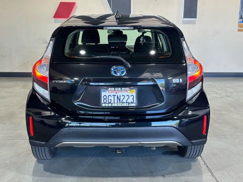 Used 2018 Toyota Prius C One image 6