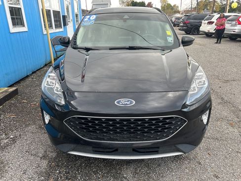 Used 2020 Ford Escape Titanium image 2