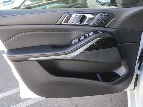 Certified 2023 BMW X7 xDrive40i w/ M Sport Package image 17